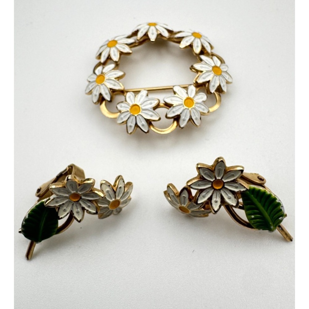 Vintage Daisy Brooch Earrings Set White Enamel  Flower Wreath Pin